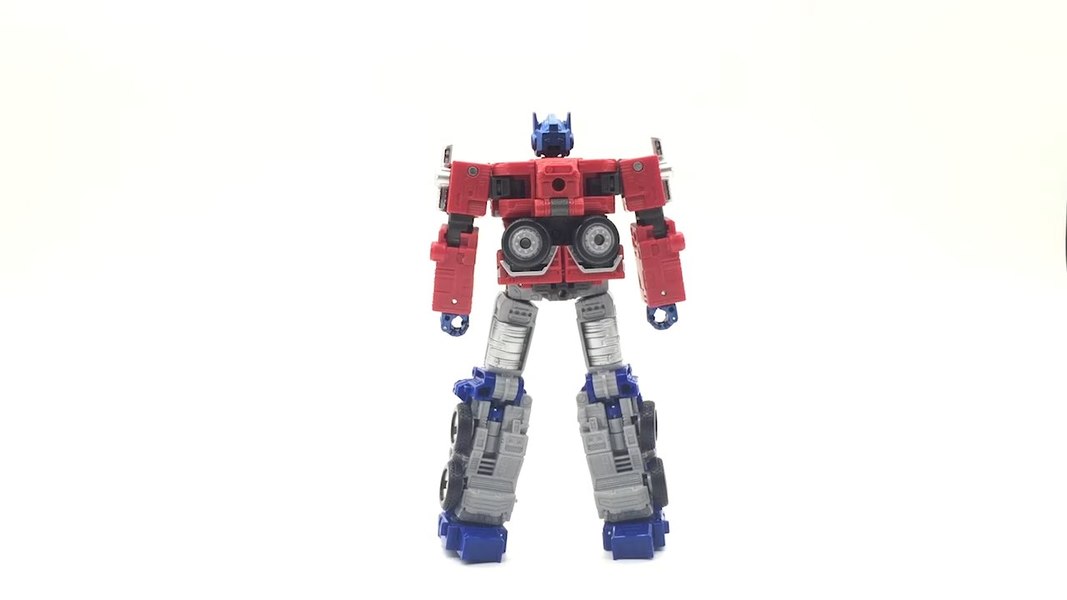 Video Review   Transformers Earthrise Optimus Prime With Screencaps 10 (10 of 39)